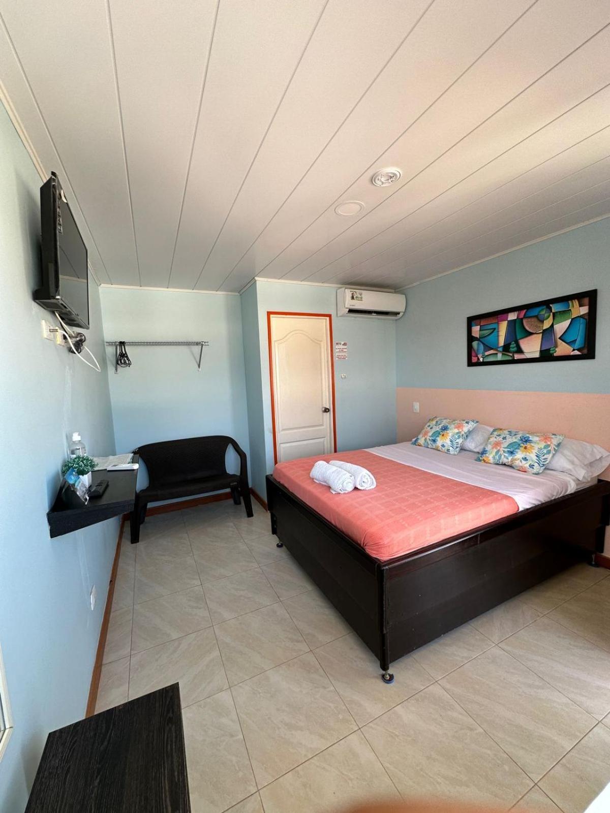 Victoria'S Gennie Bay Village Hostal San Andres  Exterior photo