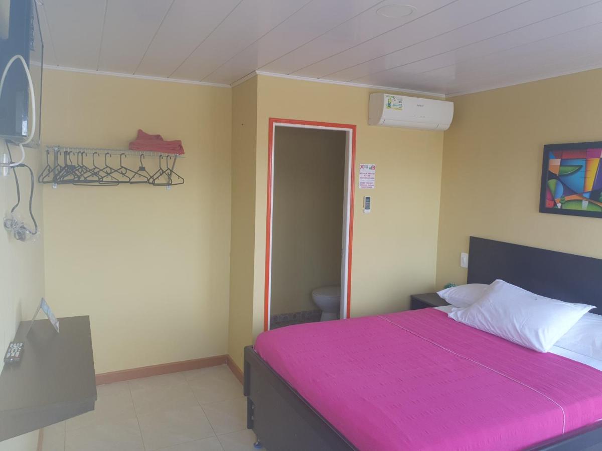 Victoria'S Gennie Bay Village Hostal San Andres  Exterior photo